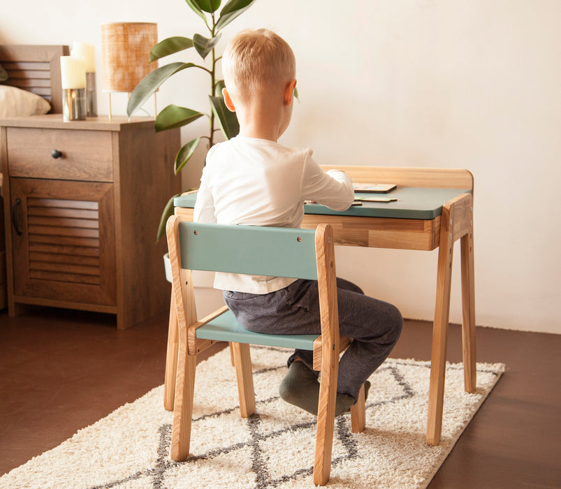 Kindertisch mit Schublade und Stuhl