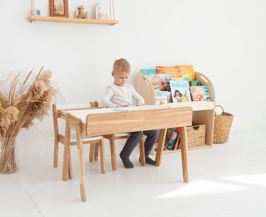 Kindertisch mit zwei Schubladen und zwei Stühlen für Kinder von 2 bis 7 Jahren