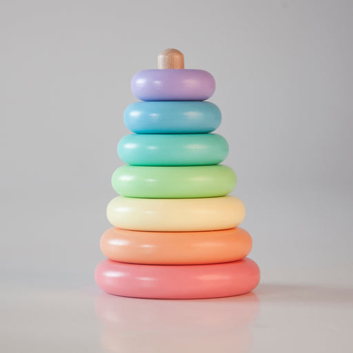 faszinierender Regenbogen-Stapelturm aus Holz für farbenfrohes Stapelspiel
