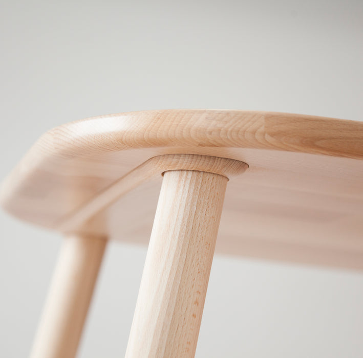 Kindertisch mit natürlicher Holztextur