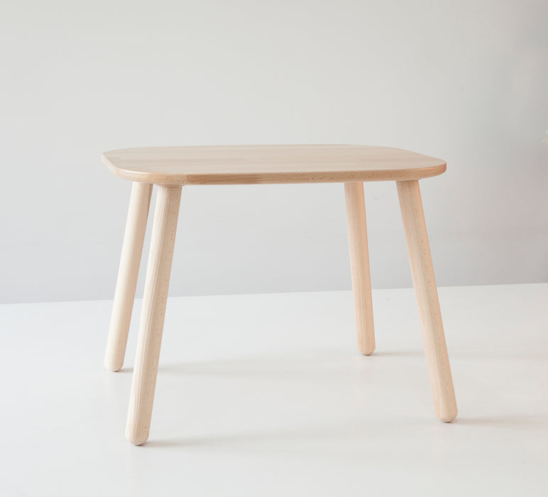 Kindertisch in Holzfarbe ohne Lackierung