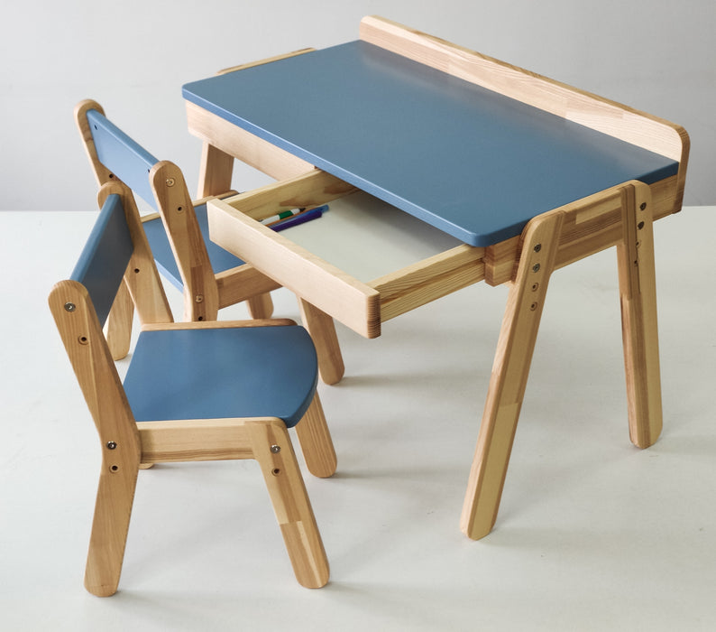 Eine hochwertige Kindertischgruppe aus Holz, die sich perfekt für das Kinderzimmer eignet